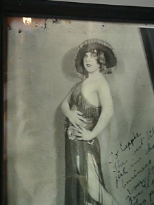 flora dora Photo by Helen Chapman