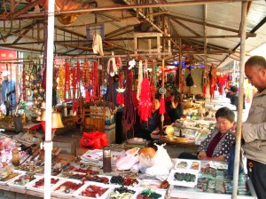 IMG_3221 Low End Dealers Take Pedestrian Sidewalk Space in Xuzhou's Antiques Mall