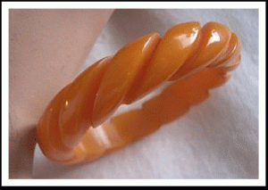 vintage bakelite jewelry