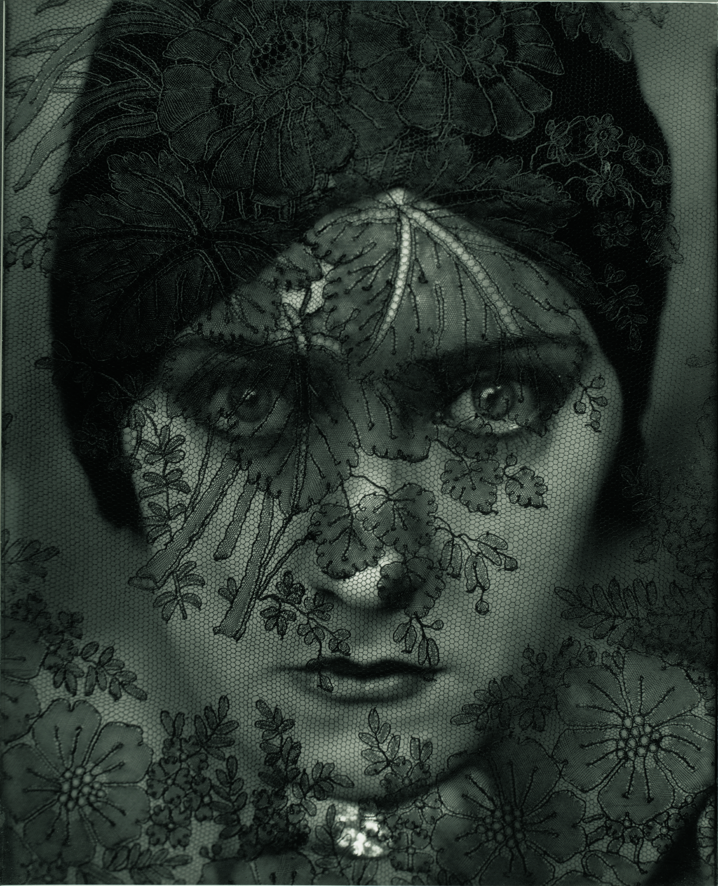 Edward Steichen, Gloria Swanson, 1924 © 1924 Condé Nast Publications, New York