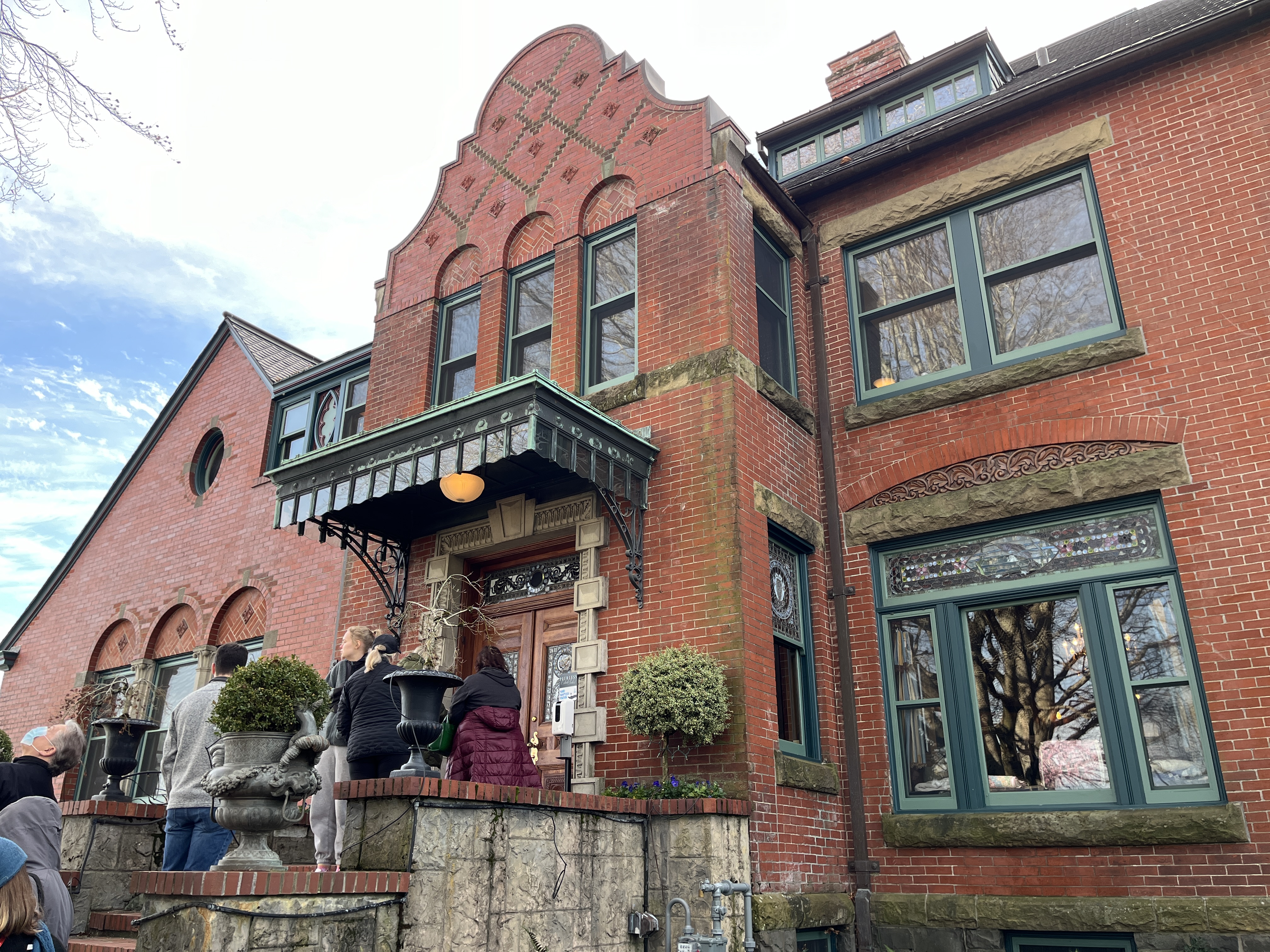 Art Log: December 21, 2023: Museum Admission Up, Attendance Down, Portraits at Auction, Magnificent Estate Sales